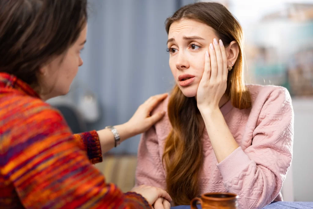 shutterstock_2186529095_optimized - Pravda24 kamarádky si sdělují