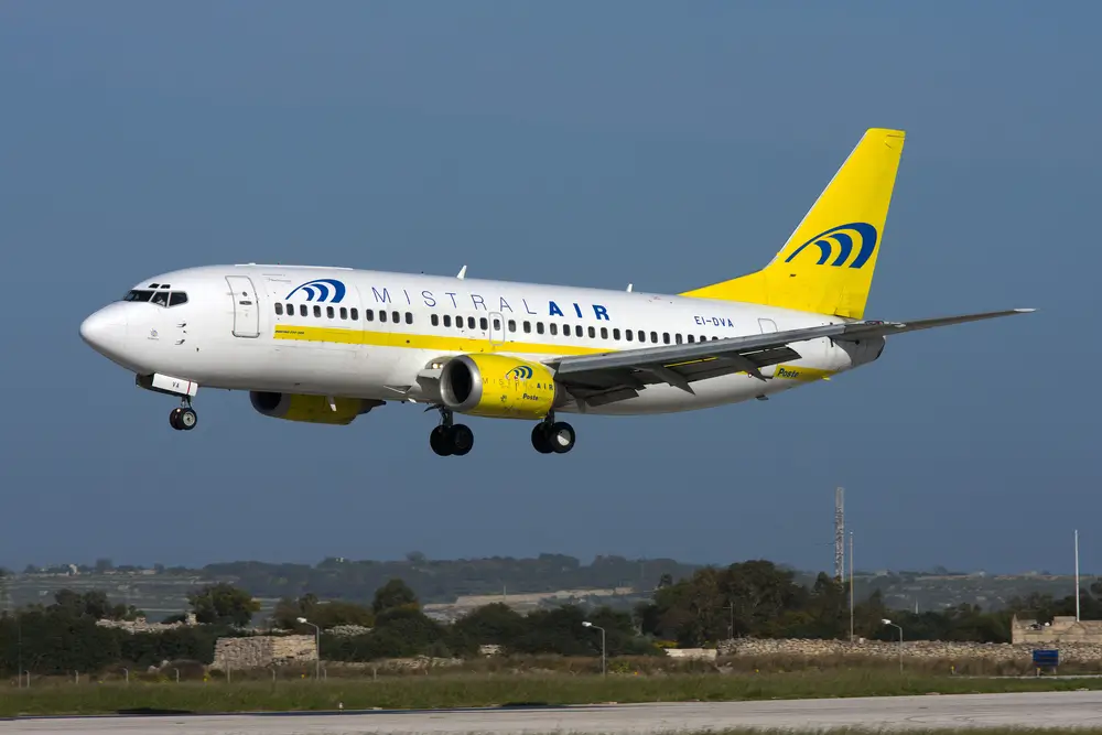 shutterstock_235116595 - Pravda24 Letadlo společnosti Mistral Air.