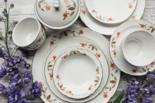 Porcelánové nádobí.