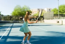 Dívka hrající tenis
