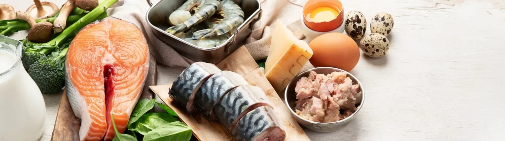 Vitamín D najdete nejen v rybách. Zdroj: Shutterstock - Pravda24 Zdravé suroviny na prkénku.