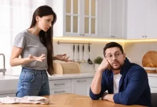 Muž se ženou se hádají.