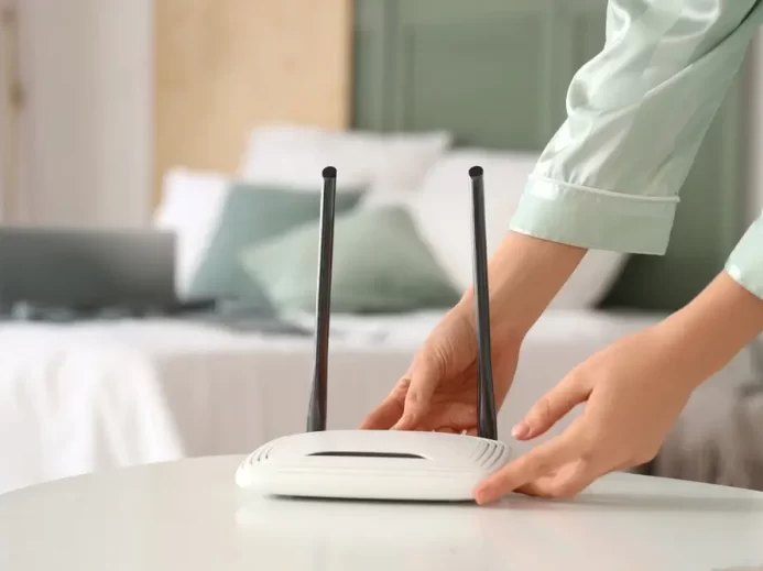 Malý Wi-Fi router.