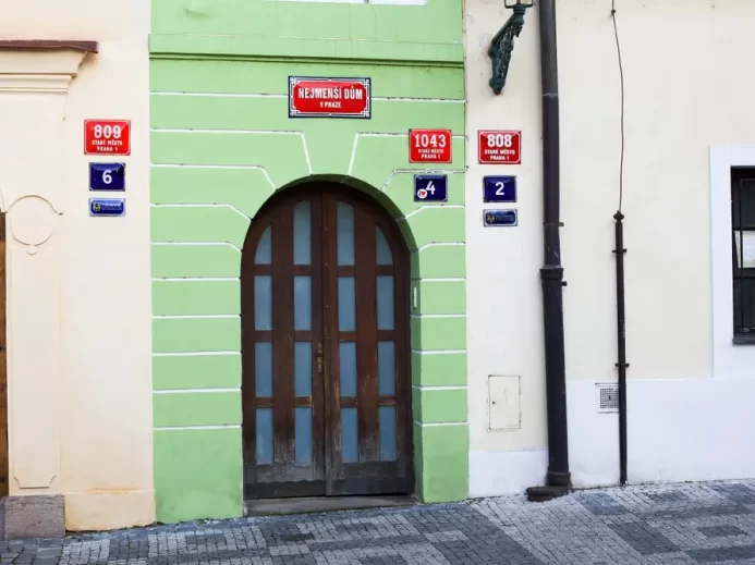 Nejmenší dům v Praze.