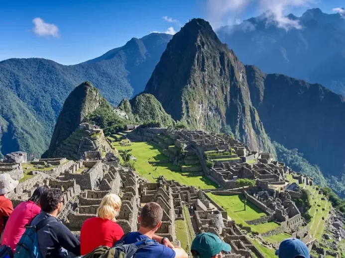Turistická atrakce Machu Picch láká ročně davy.