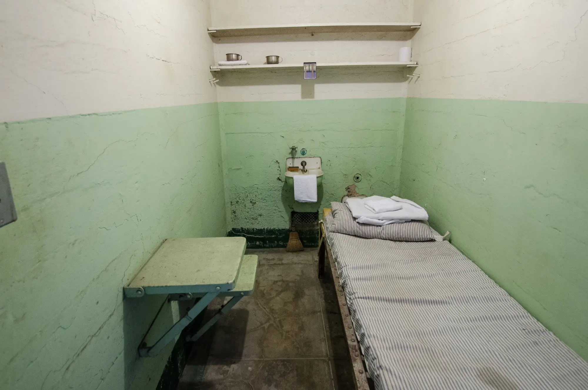 - Pravda24 Vězeňská cela v Alcatrazu
