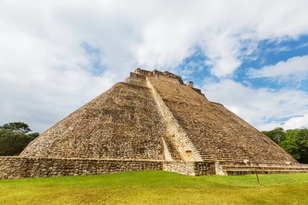 - Pravda24 Mayská pyramida v Uxmalu
