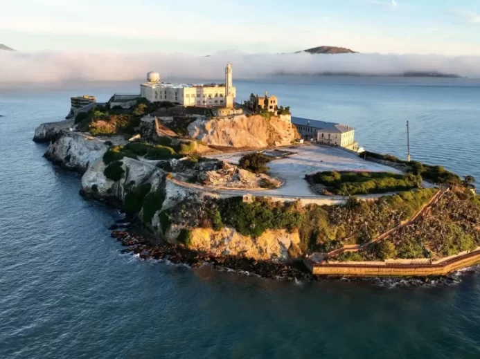 Západ slunce nad pevností Alcatraz