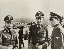 Fotografie nacistických důstojníků SS v uniformách během druhé světové války