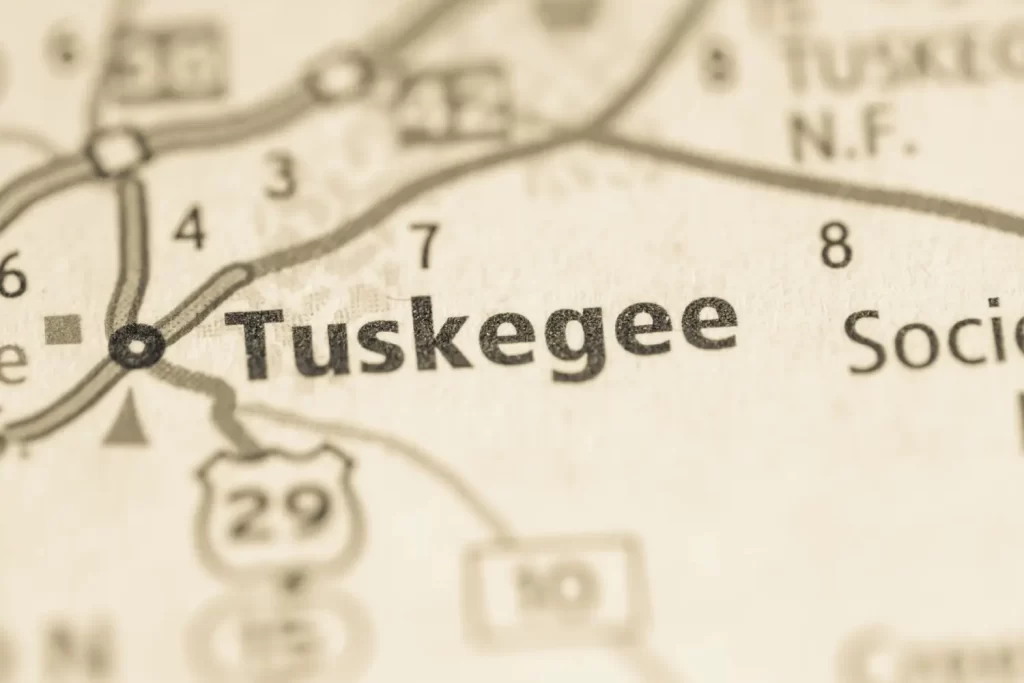 - Pravda24 Detail mapy zobrazující město Tuskegee ve státě Alabama
