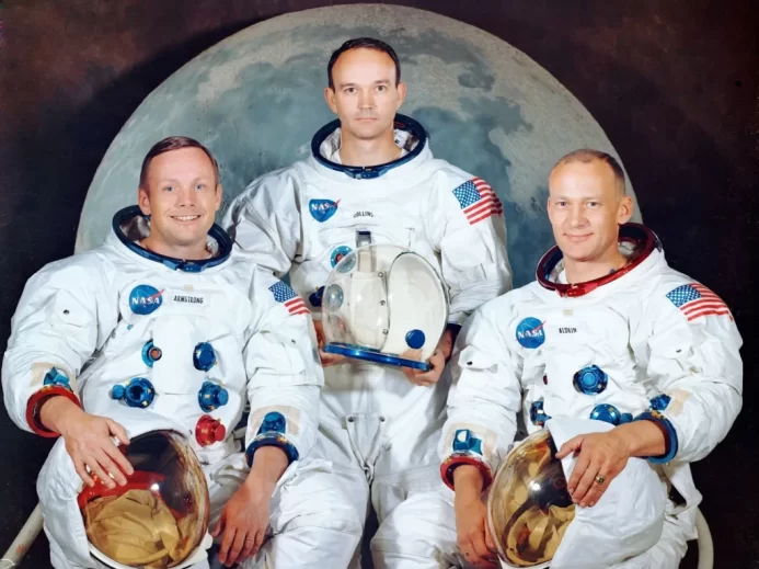 Tři členové posádky Apollo 11 ve skafandrech