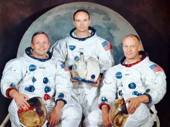 Tři členové posádky Apollo 11 ve skafandrech