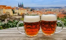 České pivo půllitry výhled panorama Praha