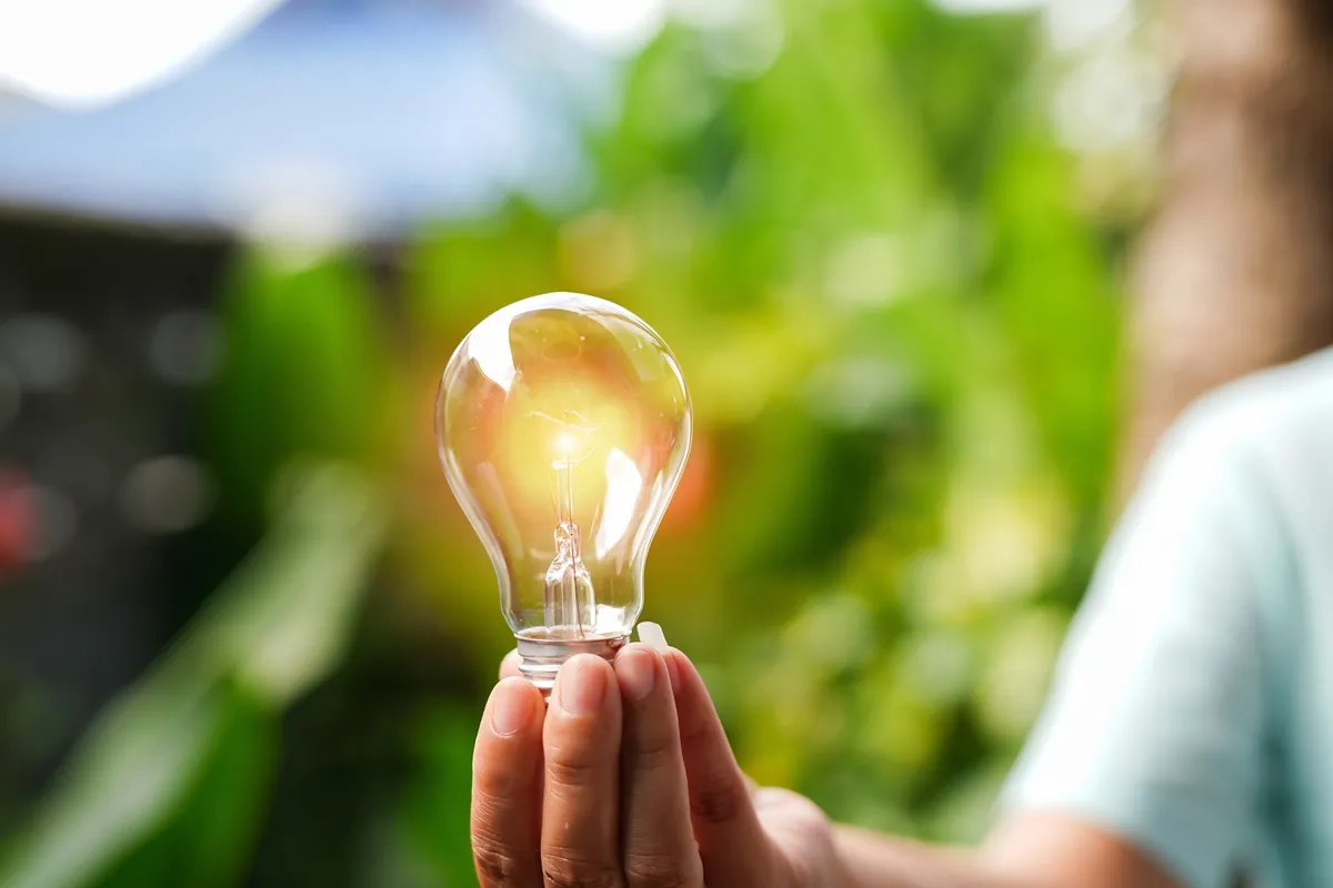 Vynález elektrické žárovky: Nezávisle na sobě ji mělo vyvinout 20 vědců