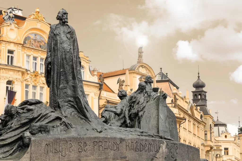 - Pravda24 Mistr Jan Hus pomník