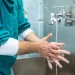 Mytí rukou je dnes naprostý základ klasické hygieny.