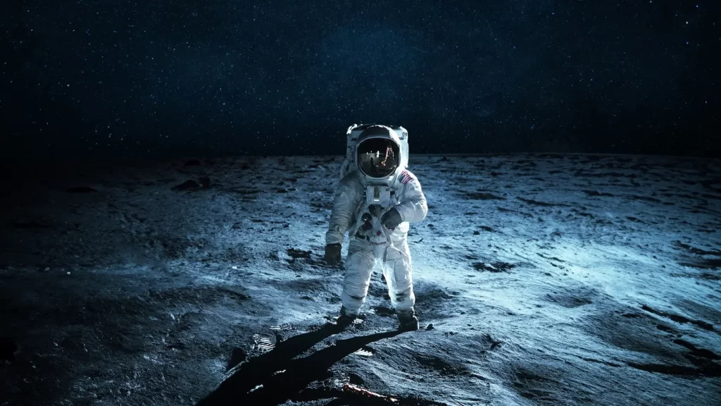 - Pravda24 Astronaut stojí sám na měsíčním povrchu, kolem něj se rozprostírá temný a tichý vesmír