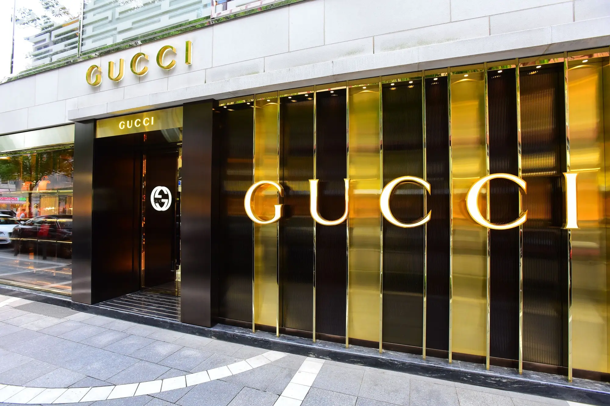 - Pravda24 Výklad obchodu Gucci