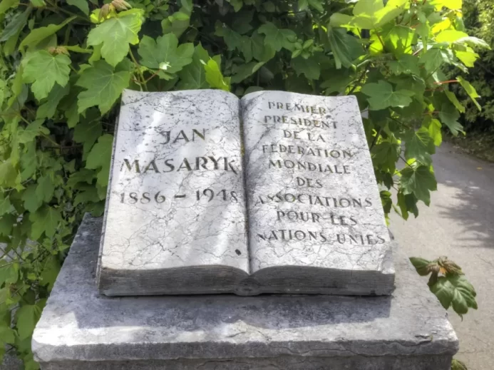 Náhrobek Jana Masaryka