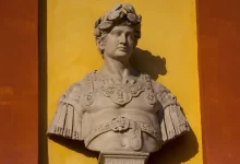 Caligula kamenná busta