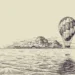 Ilustrace starého balonu plujícího nad mořskou hladinou, v pozadí oblak a klidné nebe, kresba v historickém stylu