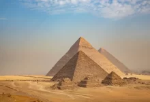 Tři hlavní pyramidy na egyptské planině Gíza