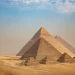 Tři hlavní pyramidy na egyptské planině Gíza
