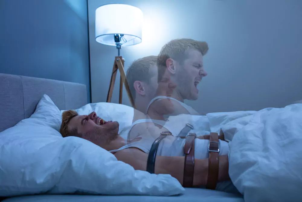 Hrůzostrašná spánková paralýza: Napůl bdělí, nemožní pohybu a vnímající neexistující obrazce.