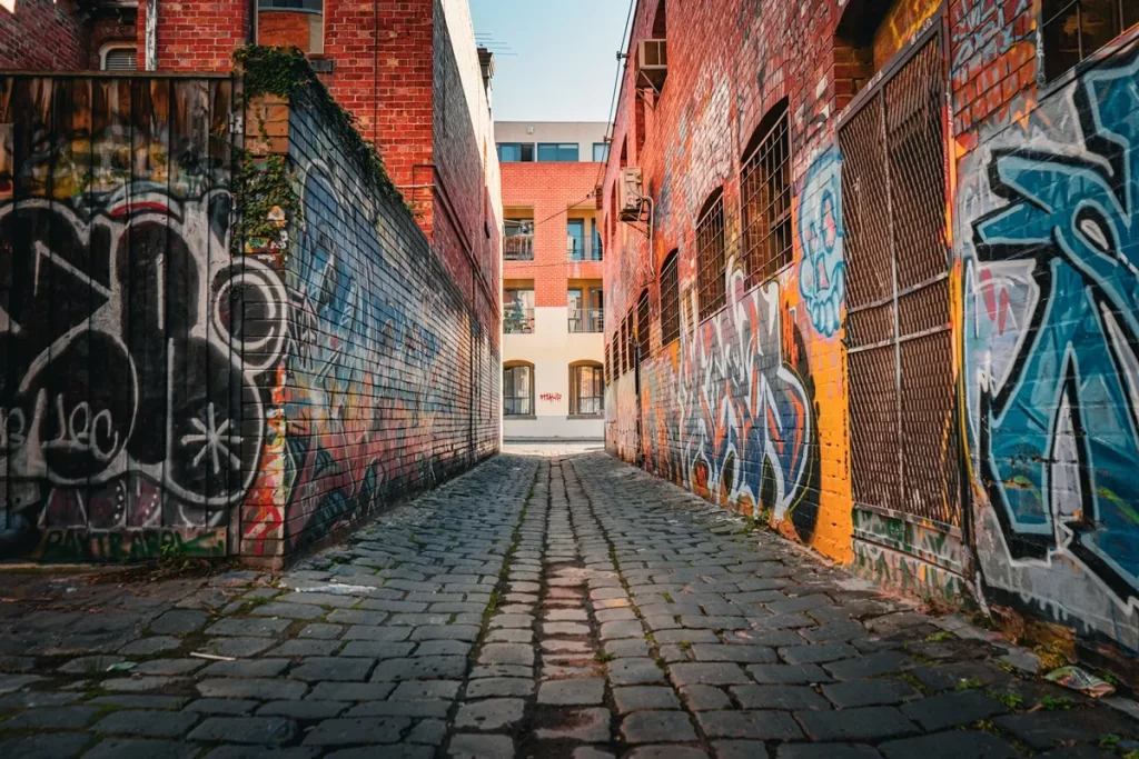 - Pravda24 Graffiti posprejovaná ulička zdi