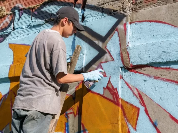 Graffiti writer zeď