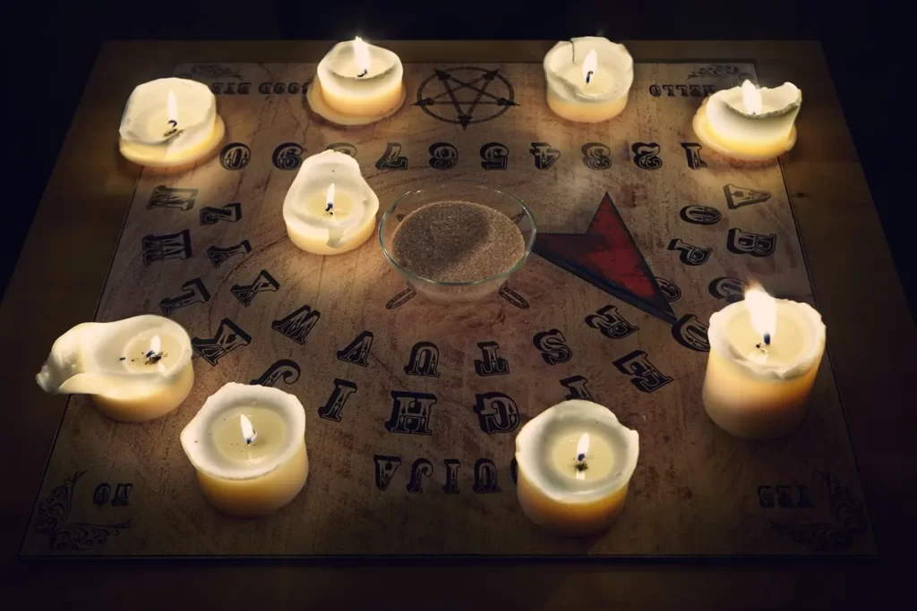 Vyvolávání duchů Ouija deska svíce