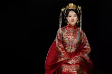 Žena oblečena do dobového oděvu dynastie Ming - Hanfu