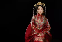 Žena oblečena do dobového oděvu dynastie Ming - Hanfu