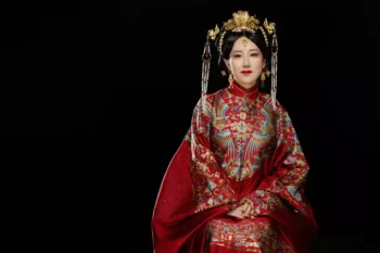 Žena oblečena do dobového oděvu dynastie Ming - Hanfu