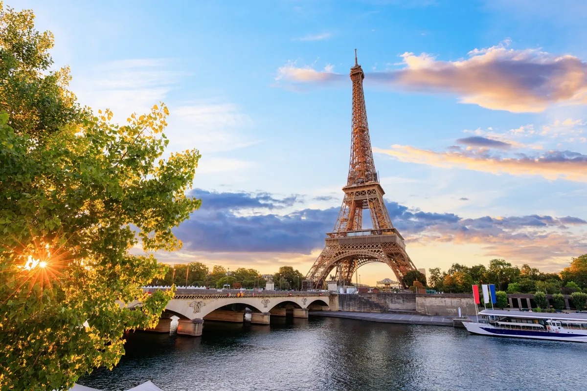 Smutná zpráva obletěla svět: Čech tragicky zahynul při pádu z Eiffelovy věže.