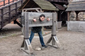 Středověké mučení si dnes sotva dovedeme představit.