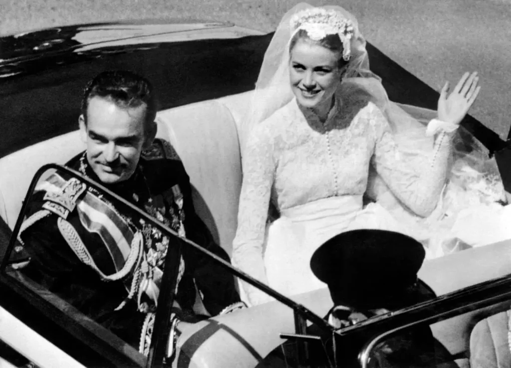 Grace Kelly během své svatby v roce 1956