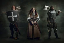 Lidi ve středověkých kostýmech