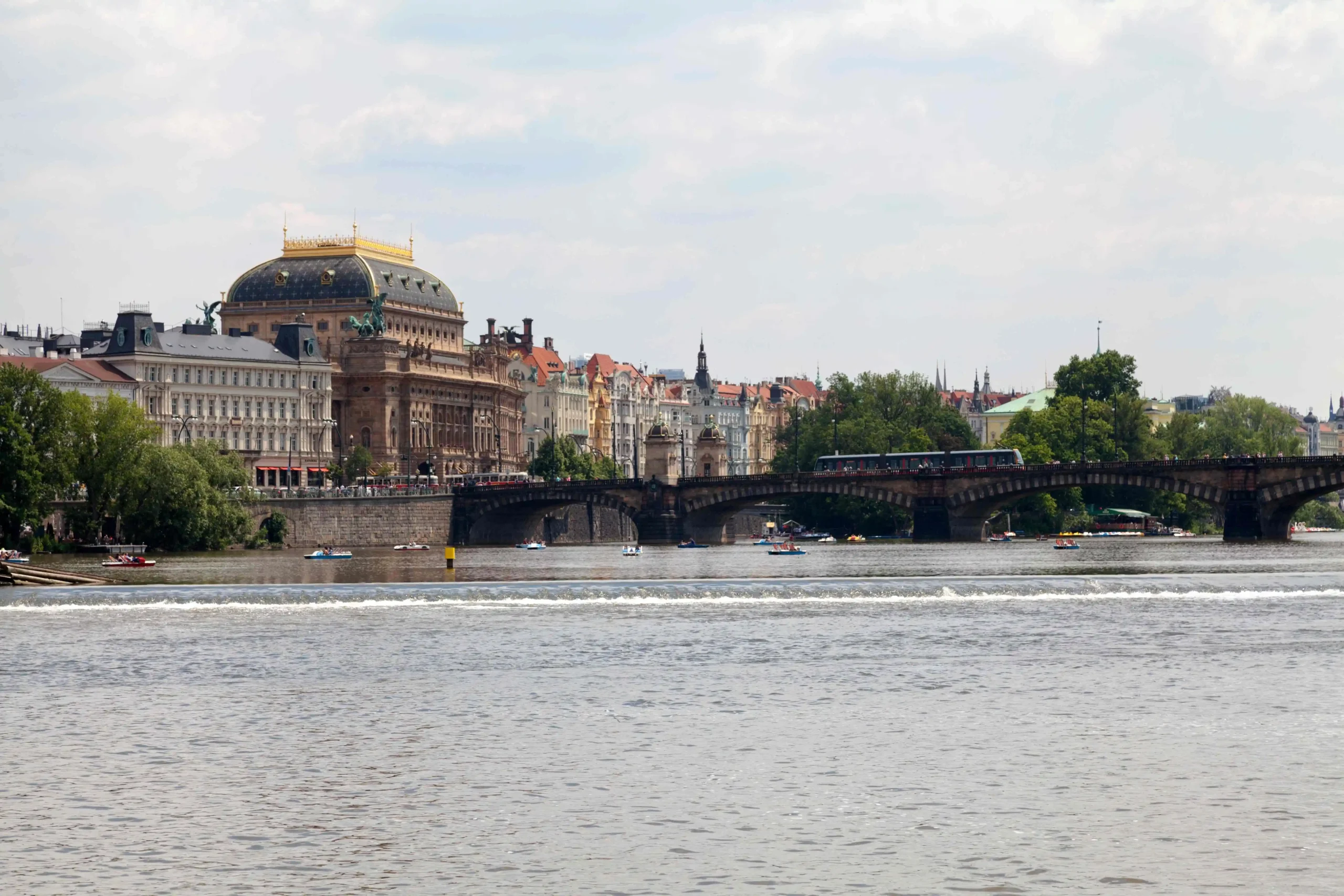 Národní divadlo a Vltava